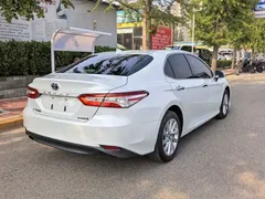 2021 Toyota Camry Hybrid 2.5HGVP Advanced, белый — фото 6