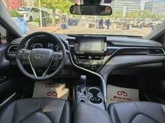 2021 Toyota Camry Hybrid 2.5HGVP Advanced, белый — фото 11