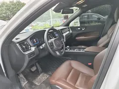2024 Volvo XC60 4WD Luxury, белый — фото 5