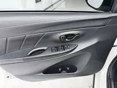 2021 Toyota Yaris L Zhixuan X 1.5L CVT Leading, белый — фото 11