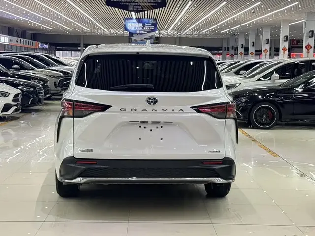 2023 Toyota Granvia 2.5L Hybrid Comfort