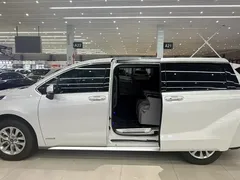 2023 Toyota Granvia 2.5L Hybrid Comfort, белый — фото 9