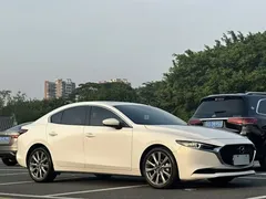 2022 Mazda 3 2.0L AT, белый — фото 3