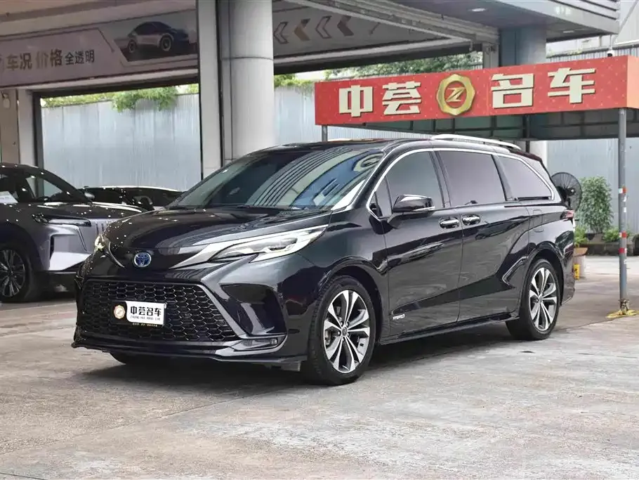 2022 Toyota Granvia 2.5L Hybrid Premium