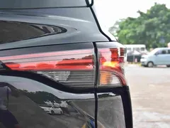 2022 Toyota Granvia 2.5L Hybrid Premium, чёрный — фото 20
