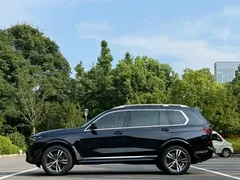 2023 BMW X7 xDrive40i Premium M Sport Package, чёрный — фото 3