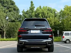 2023 BMW X7 xDrive40i Premium M Sport Package, чёрный — фото 5