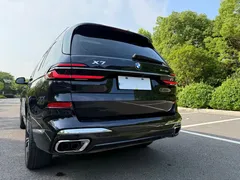2023 BMW X7 xDrive40i Premium M Sport Package, чёрный — фото 25