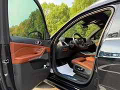 2023 BMW X7 xDrive40i Premium M Sport Package, чёрный — фото 32