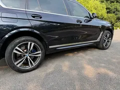 2023 BMW X7 xDrive40i Premium M Sport Package, чёрный — фото 33