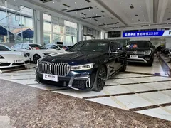 2021 BMW 7 Series 7 740Li M, чёрный — фото 2