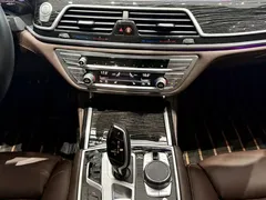 2021 BMW 7 Series 7 740Li M, чёрный — фото 10