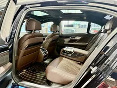 2021 BMW 7 Series 7 740Li M, чёрный — фото 12