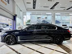 2021 BMW 7 Series 7 740Li M, чёрный — фото 18