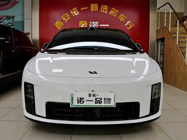 2025 Li Auto i8 Standard