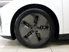 2025 Li Auto i8 Standard, белый — фото 20