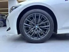 2023 BMW 3 Series 3 330i M, белый — фото 9