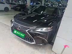 2022 Lexus ES 200, чёрный — фото 1