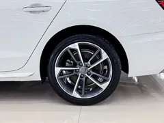 2020 Audi A4L 40 TFSI, белый — фото 18