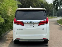 2021 Toyota Alphard Hybrid 2.5L Premium, белый — фото 16