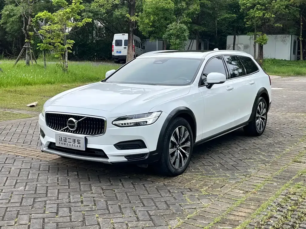 2022 Volvo V90 Cross Country B5 AWD