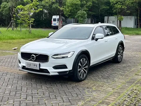 2022 Volvo V90 Cross Country B5 AWD