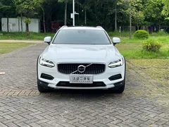 2022 Volvo V90 Cross Country B5 AWD, белый — фото 2