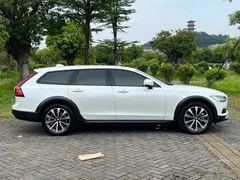 2022 Volvo V90 Cross Country B5 AWD, белый — фото 4