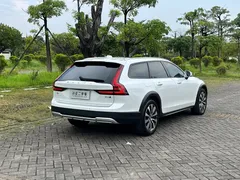 2022 Volvo V90 Cross Country B5 AWD, белый — фото 5