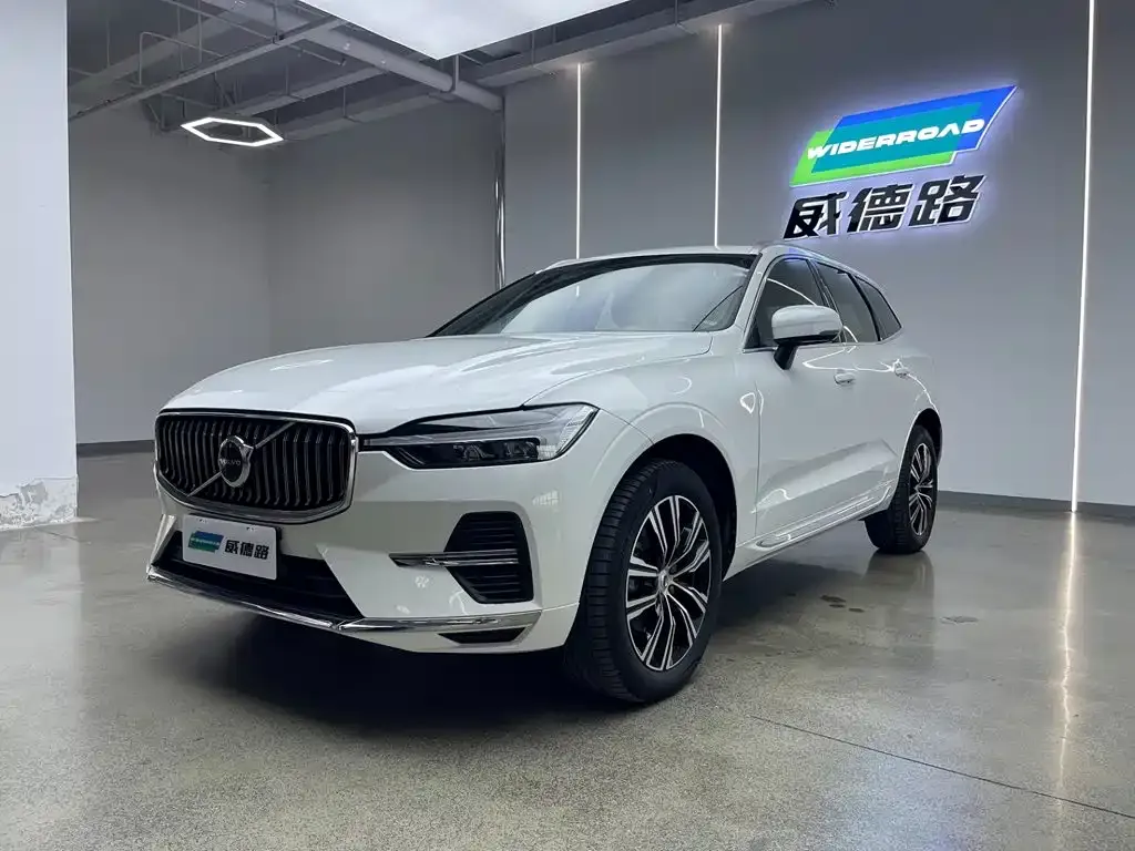 2022 Volvo XC60 4WD Luxury
