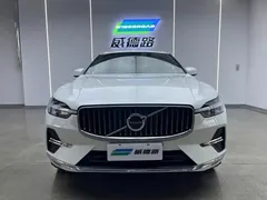 2022 Volvo XC60 4WD Luxury, белый — фото 2