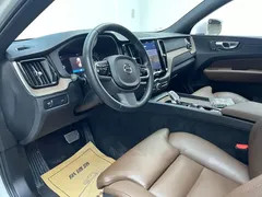 2022 Volvo XC60 4WD Luxury, белый — фото 11