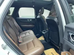 2022 Volvo XC60 4WD Luxury, белый — фото 13