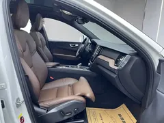 2022 Volvo XC60 4WD Luxury, белый — фото 15