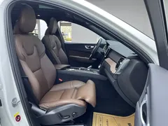 2022 Volvo XC60 4WD Luxury, белый — фото 16