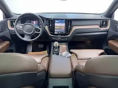 2022 Volvo XC60 4WD Luxury, белый — фото 21