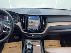 2022 Volvo XC60 4WD Luxury, белый — фото 23
