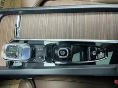 2022 Volvo XC60 4WD Luxury, белый — фото 28