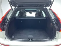 2022 Volvo XC60 4WD Luxury, белый — фото 30