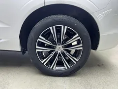 2022 Volvo XC60 4WD Luxury, белый — фото 32