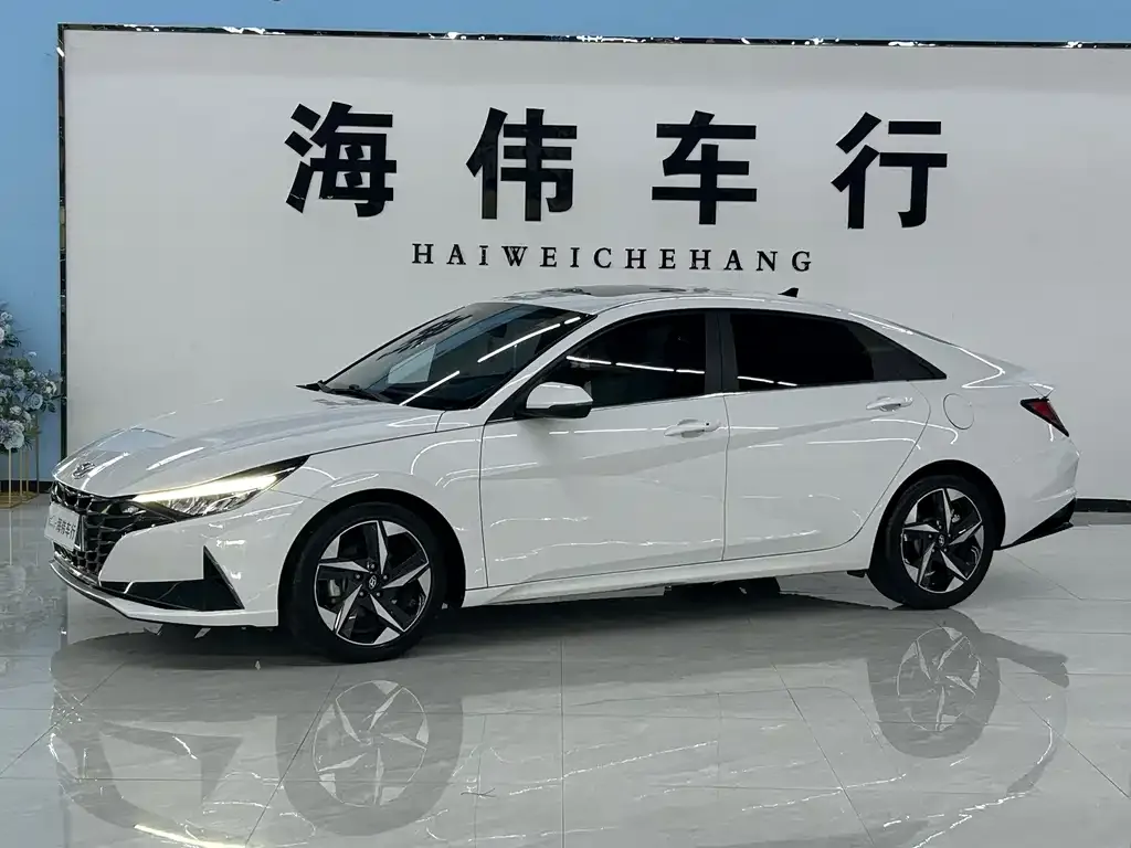 2022 Hyundai Elantra 1.5L CVT LUX Premium