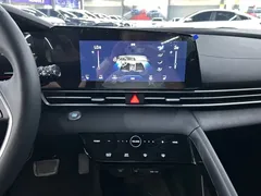 2022 Hyundai Elantra 1.5L CVT LUX Premium, белый — фото 10