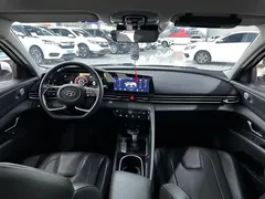 2022 Hyundai Elantra 1.5L CVT LUX Premium, белый — фото 12