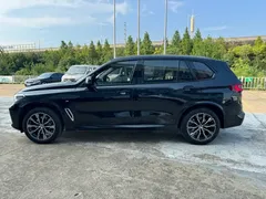 2022 BMW X5 30Li Premium M Sport Package, чёрный — фото 2