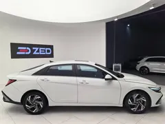 2023 Hyundai Elantra 1.5L CVT LUX Premium, белый — фото 2