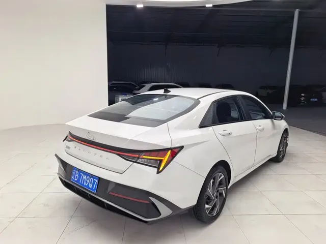 2023 Hyundai Elantra 1.5L CVT LUX Premium