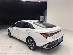 2023 Hyundai Elantra 1.5L CVT LUX Premium, белый — фото 5