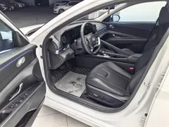 2023 Hyundai Elantra 1.5L CVT LUX Premium, белый — фото 7
