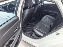 2023 Hyundai Elantra 1.5L CVT LUX Premium, белый — фото 8