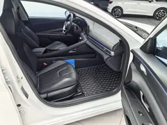 2023 Hyundai Elantra 1.5L CVT LUX Premium, белый — фото 11